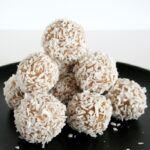 Wegańskie RAFAELLO z daktyli – bez cukru, bezglutenowe