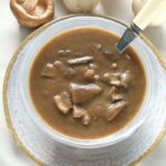 Wegański sos pieczarkowy fit – przepis bez śmietany i mleka