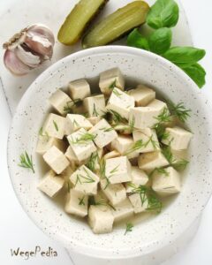 Tofu feta, tofu w zalewie po kiszonych ogórkach / oliwkach