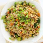 Smażony ryż z warzywami po chińsku, fit, wegański