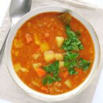Zupa z soczewicy czerwonej, ziemniaków i pomidorów, wege