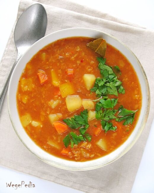 Zupa z soczewicy czerwonej, ziemniaków i pomidorów, wege