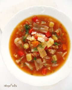 Zupa kapuściana z ziemniakami i pomidorami