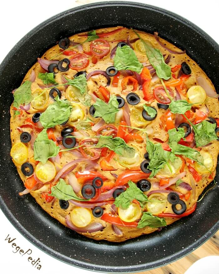 Wegańska fit frittata / farinata / pieczony omlet z warzywami