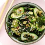 Japońska sałatka z glonów wakame i ogórka – sunomono