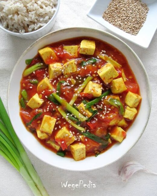 Szybkie tofu z pomidorami i dymką w 10 minut